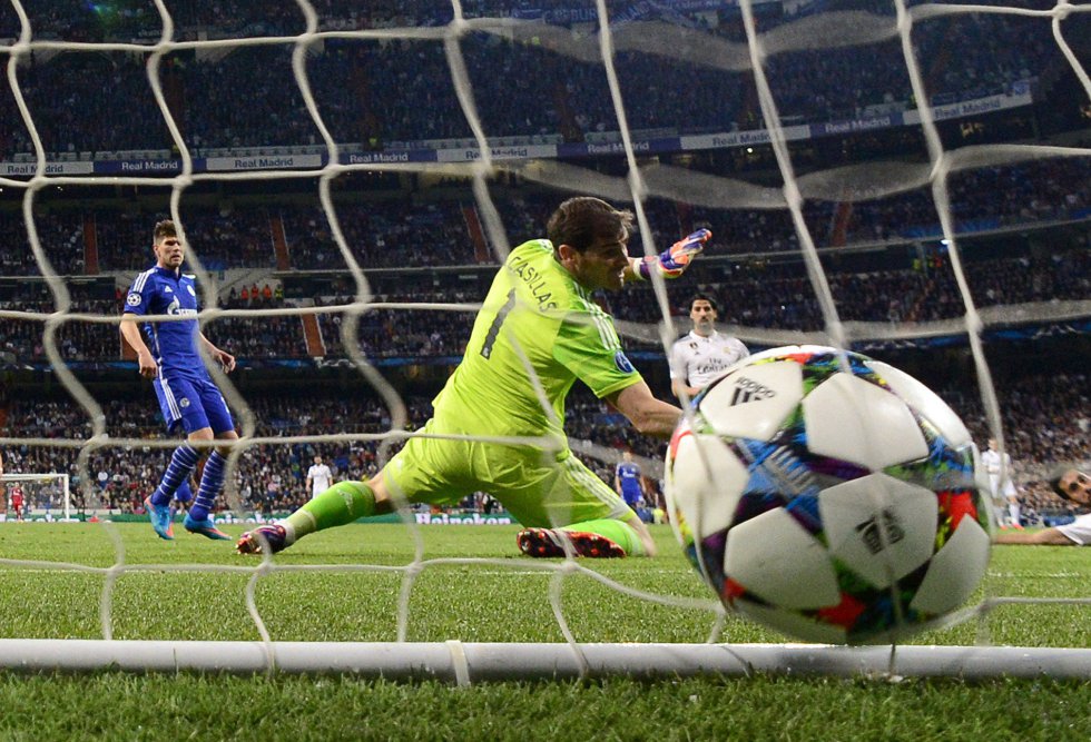Casillas sufre uno de los cuatro goles del Schalke, al que no alcanzó ganar.